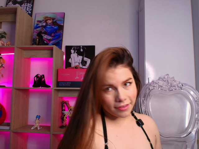 MIA-MORALEZ live cam on BongaCams