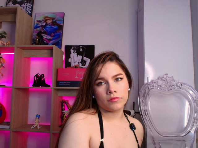 Mia_Moralez