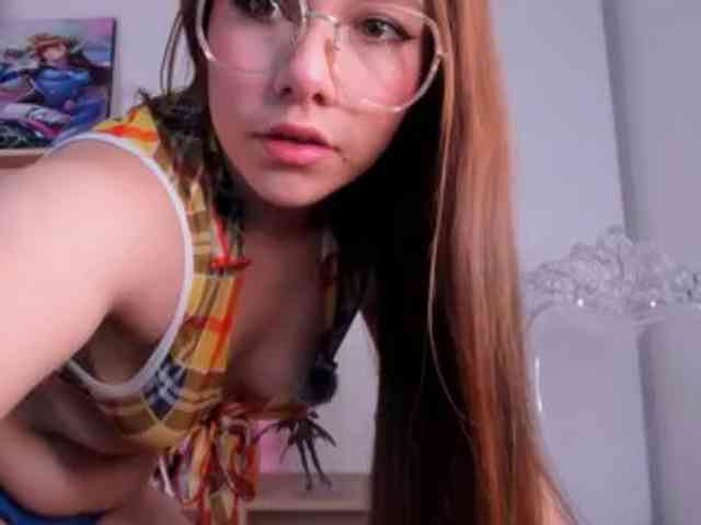 Mia_Moralez webcam