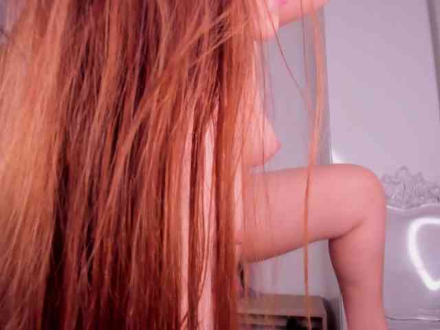 Mia_Moralez webcam