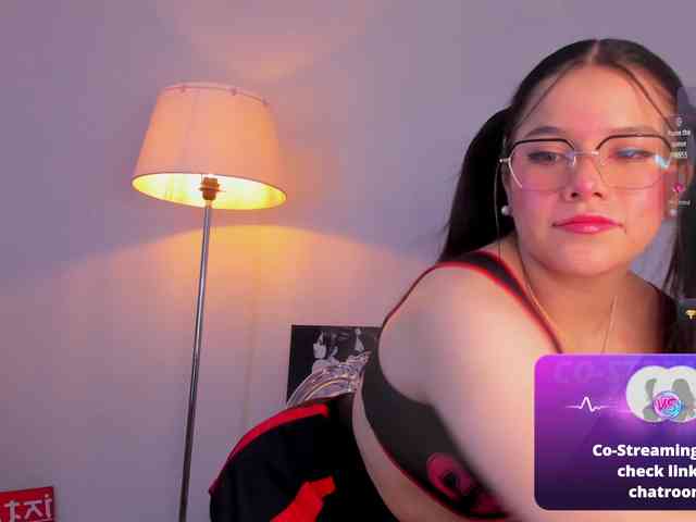 Mia_Moralez webcam
