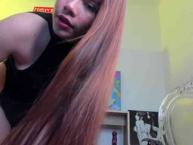 Mia_Moralez webcam