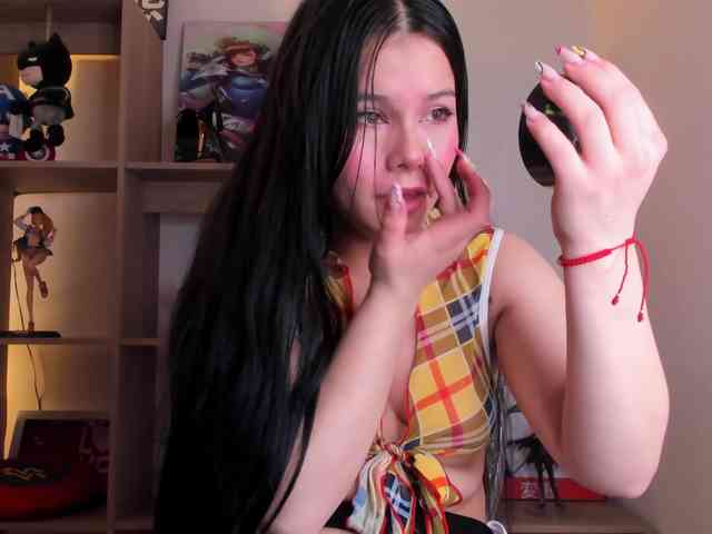 Mia_Moralez webcam