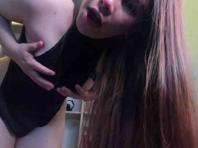 Mia_Moralez webcam
