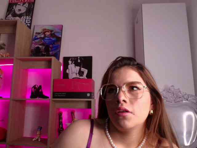 Mia_Moralez webcam