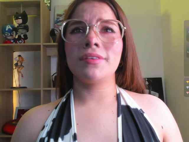Mia_Moralez webcam