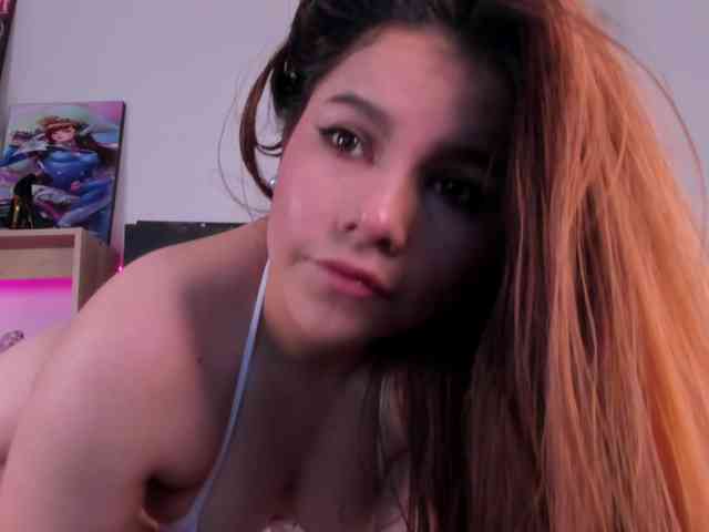Mia_Moralez webcam