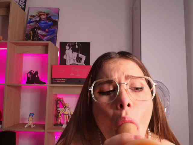 Mia_Moralez