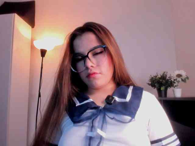 Mia_Moralez webcam