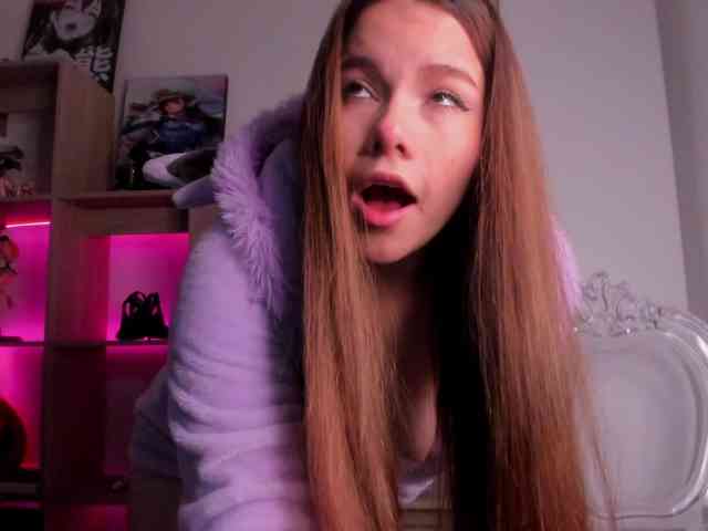 Mia_Moralez webcam