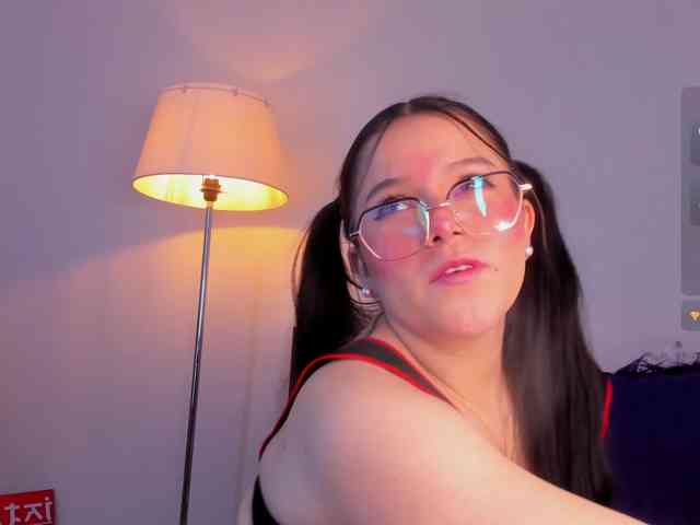 Mia_Moralez webcam
