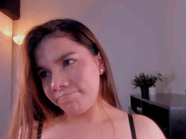 Mia_Moralez