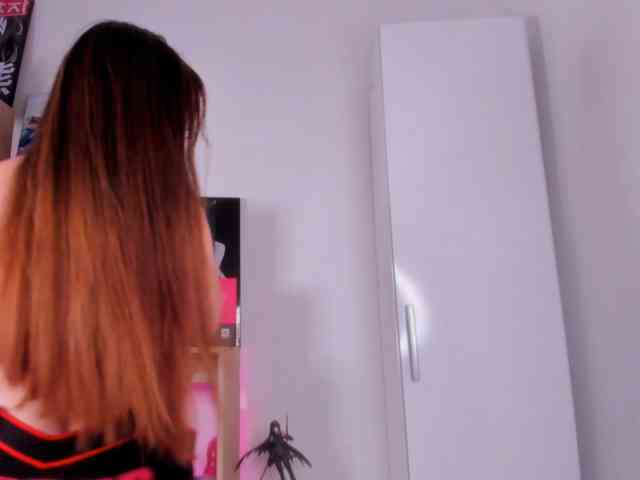 Mia_Moralez webcam
