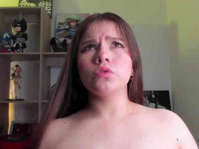 Mia_Moralez webcam