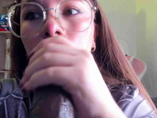 Mia_Moralez webcam