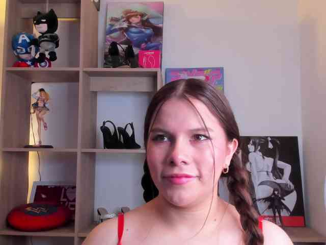Mia_Moralez webcam