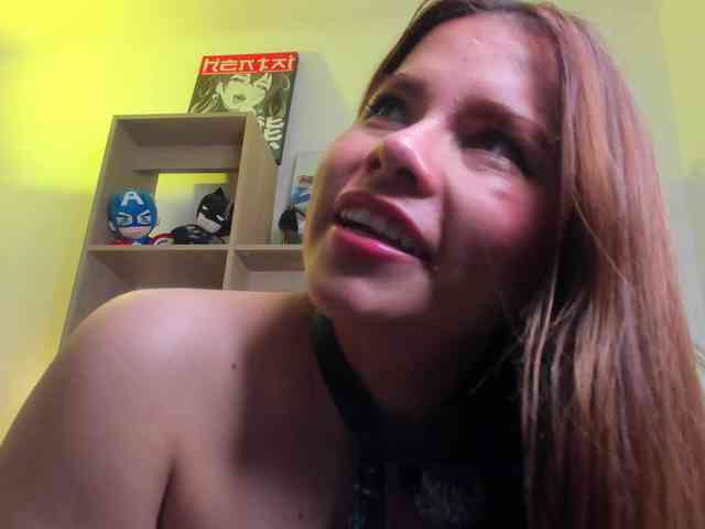 Mia_Moralez webcam