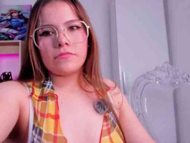 Mia_Moralez webcam