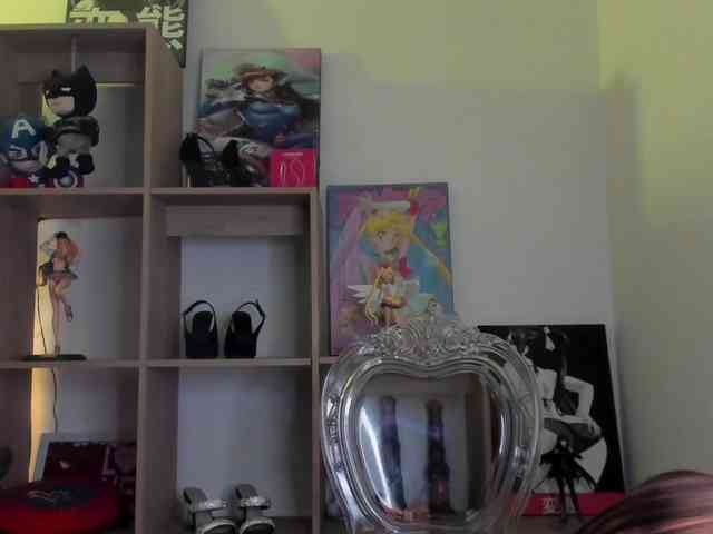 Mia_Moralez webcam