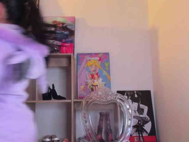 Mia_Moralez webcam