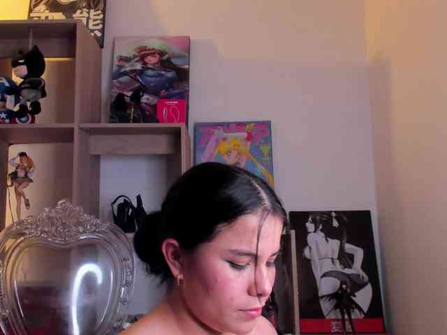 Mia_Moralez webcam