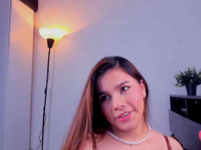 Mia_Moralez