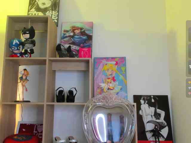 Mia_Moralez webcam