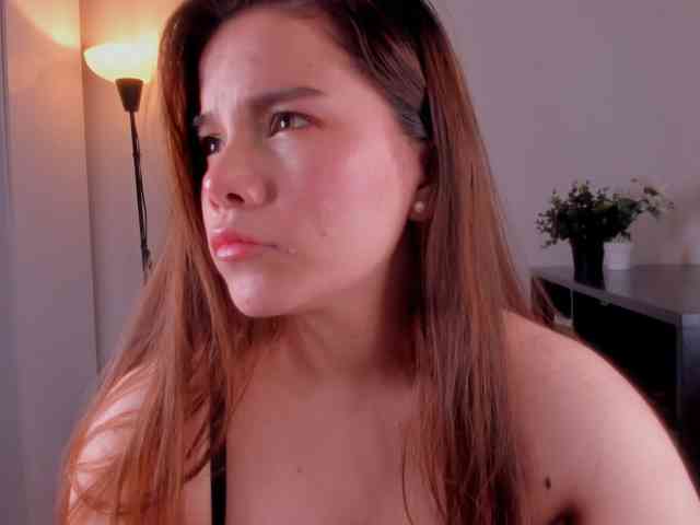 Modèle: mia_moralez