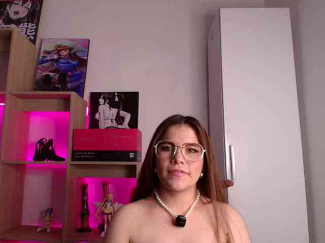Mia_Moralez webcam