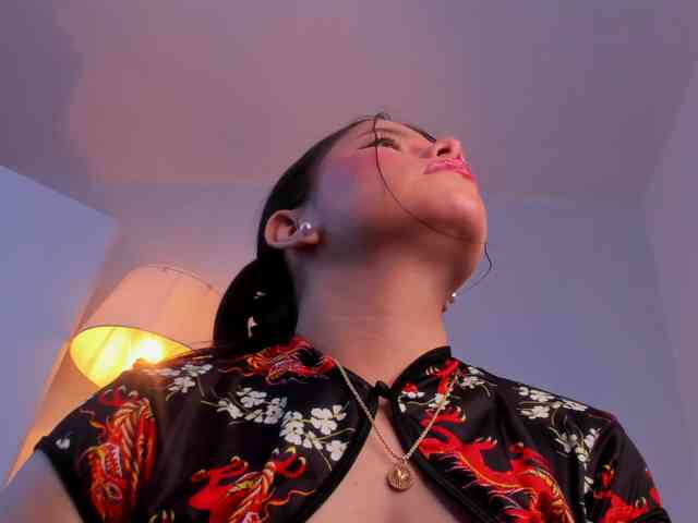 Mia_Moralez webcam