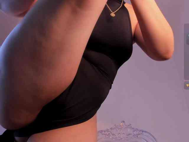 Mia_Moralez webcam