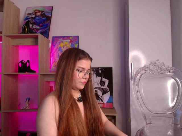 Mia_Moralez webcam