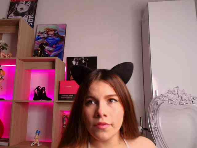Mia_Moralez webcam