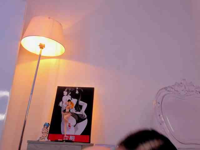Mia_Moralez webcam