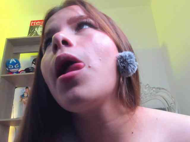 Mia_Moralez webcam