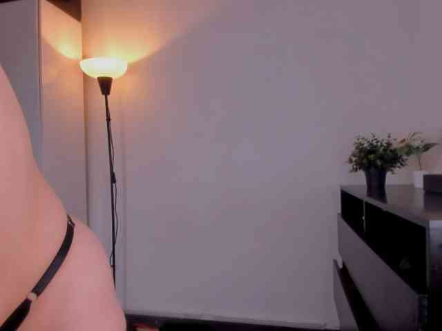 Mia_Moralez