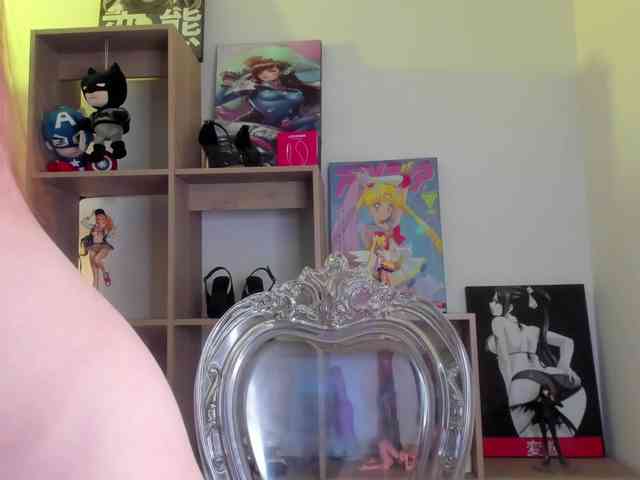 Mia_Moralez webcam