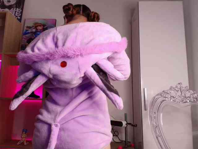 Mia_Moralez webcam