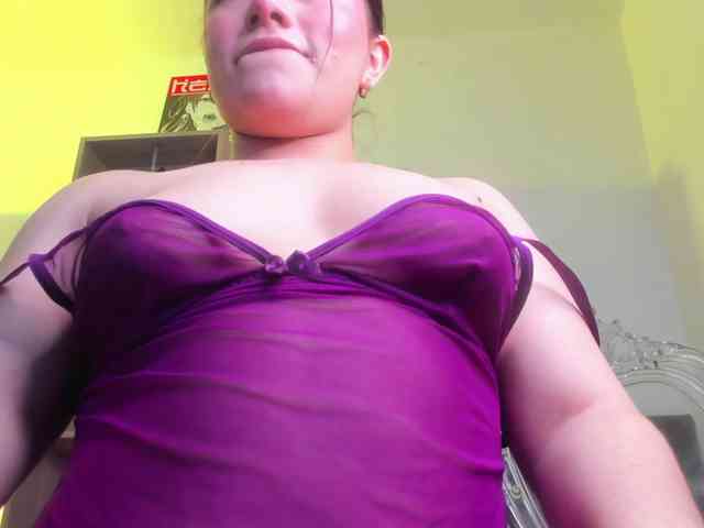 Mia_Moralez webcam