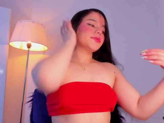 Mia_Moralez webcam