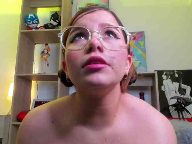 Mia_Moralez webcam