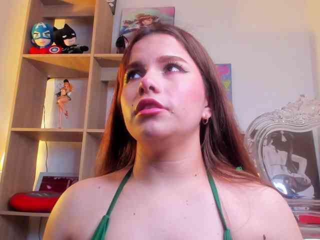 Mia_Moralez webcam