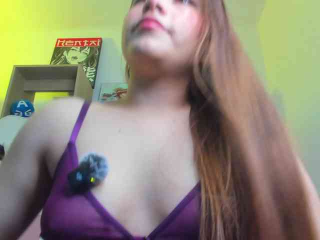 Mia_Moralez webcam