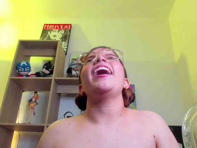 Mia_Moralez webcam