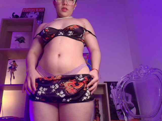 Mia_Moralez webcam