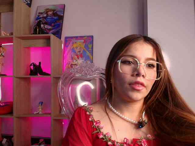 Mia_Moralez webcam