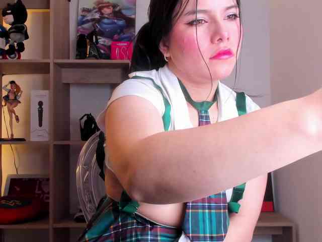 Mia_Moralez webcam