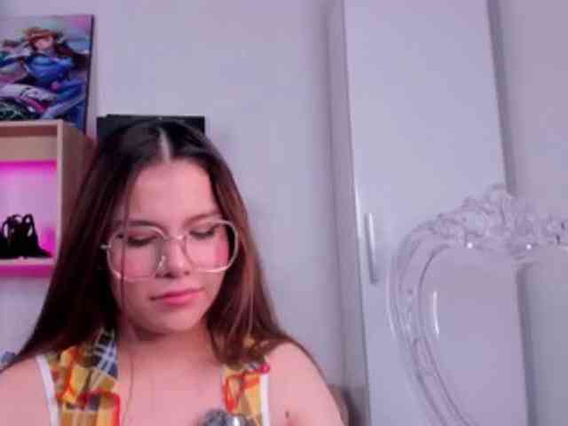 Mia_Moralez webcam