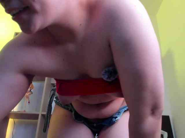 Mia_Moralez