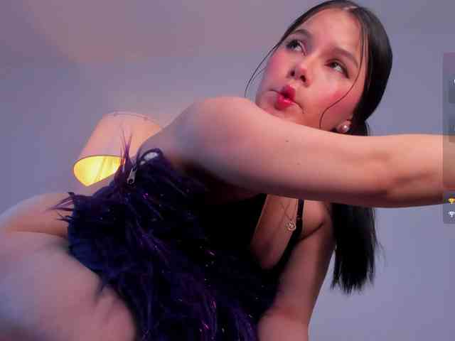 Mia_Moralez webcam